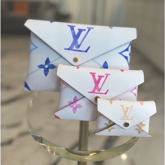 ๐SOLD๐ BNIB Louis Vuitton By the Pool Kirigami Pochette - Picture 4 of 9